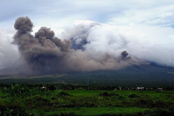 Volcano ash cloud pareidolia