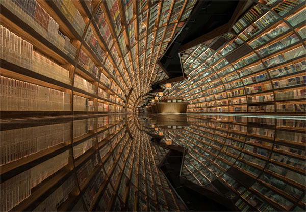 The Yangzhou Zhongshuge bookstore has an optical illusion created by reflection