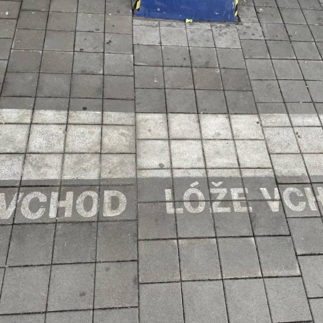 Misaligned arrow