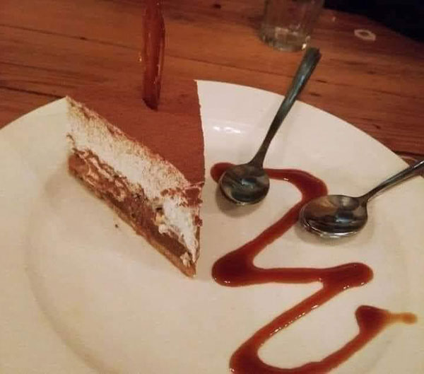 Cheesecake optical illusion