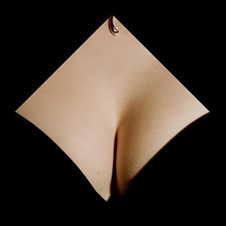 This nice cleavage is just a piece of paper with a fold in it. 