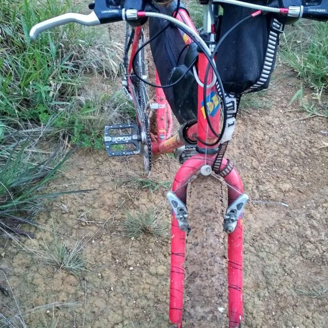Dirt wheel on bicycle optical illusion