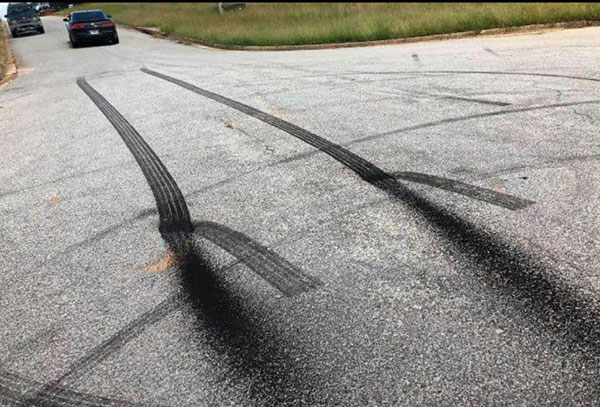 Floating tire tracks