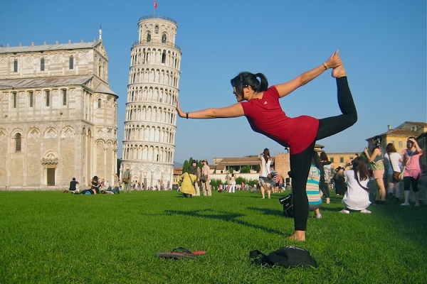 Forced perspective image Pisa tower