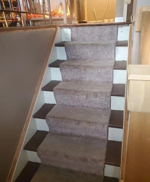 These deadly stairs look wrong for a second, until you blink. If you can see it only in one way, just scroll up and down and you will see the other way appear.
